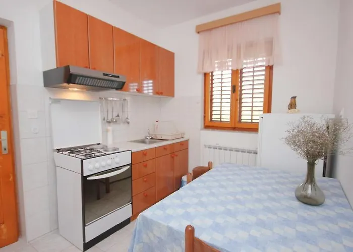 Appartamento With Parking Space Cove Mala Lamjana, Ugljan - 350 Kali