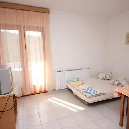 Apartment With Parking Space Cove Mala Lamjana, Ugljan - 350 Kali