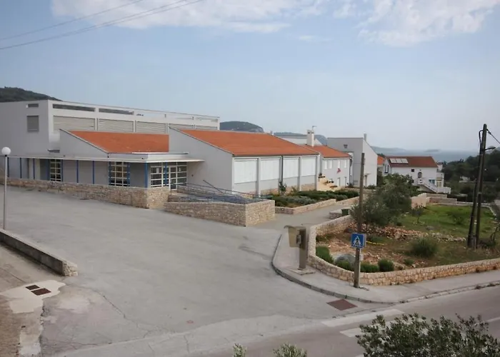 With Parking Space Cove Mala Lamjana, Ugljan - 350 *