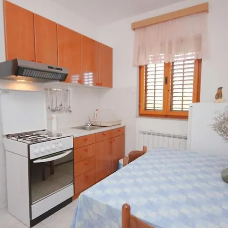 Apartmán With Parking Space Cove Mala Lamjana, Ugljan - 350 Kali
